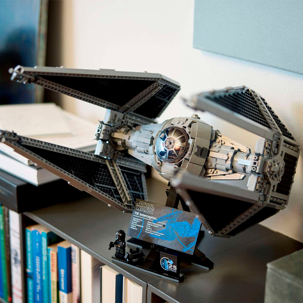 LEGO Star Wars UCS TIE Interceptor (75382)