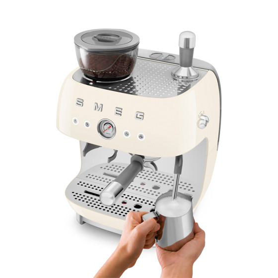 Рожковая кофеварка эспрессо SMEG (EGF03CREU).